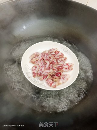 腊肠炒西蓝花步骤1
