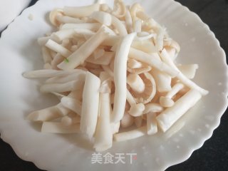 白玉菇炒肉步骤1