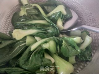 虾皮炒油菜步骤3