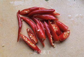 荷兰豆小米椒炒鸡蛋步骤2