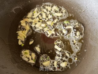 荷兰豆小米椒炒鸡蛋步骤8