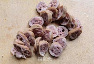 孜然辣椒煸小肠步骤2