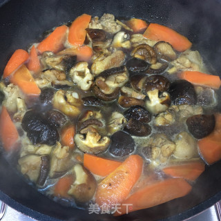 香菇胡萝卜烧鸡腿步骤8