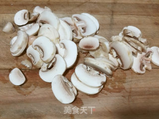 蘑菇炒青菜步骤2
