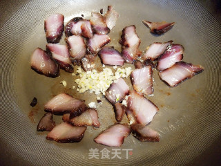 腊肉炒萝卜缨步骤7