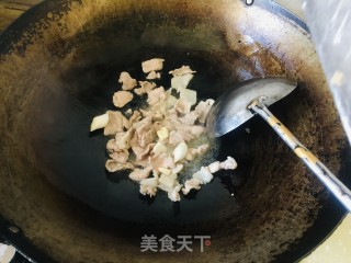 芹菜黄豆芽炒肉片步骤4