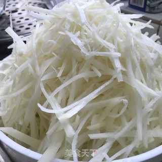 蒜苗炒洋芋擦擦步骤4