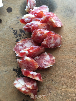 菜花炒黑珍珠腊肠步骤2