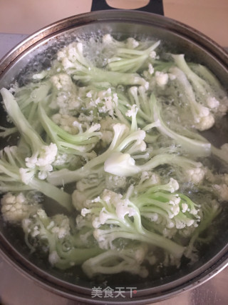菜花炒黑珍珠腊肠步骤4