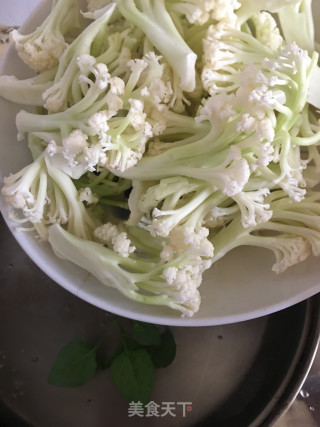 菜花炒黑珍珠腊肠步骤3