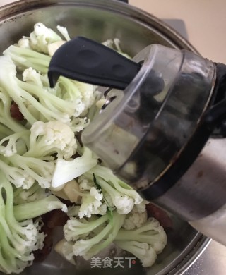 菜花炒黑珍珠腊肠步骤7