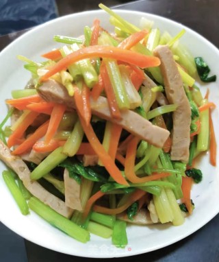 猪肉条炒胡萝卜丝步骤7