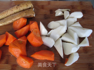 胡萝卜山药炖羊肉步骤3