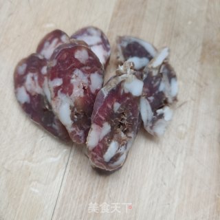 腊肠鸡蛋炒荷兰豆步骤2