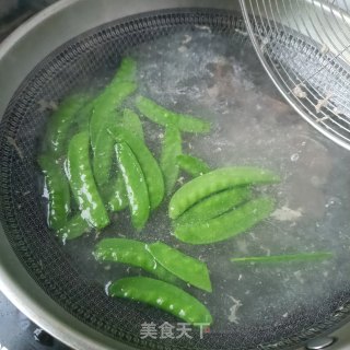腊肠鸡蛋炒荷兰豆步骤4
