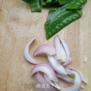 腊肠鸡蛋炒荷兰豆步骤5