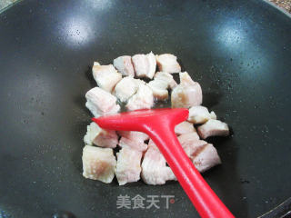 黄花菜千张结烧五花肉步骤2