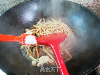 黄花菜千张结烧五花肉步骤7