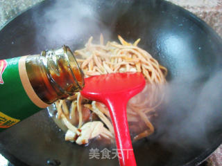 黄花菜千张结烧五花肉步骤6