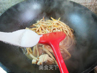 黄花菜千张结烧五花肉步骤8