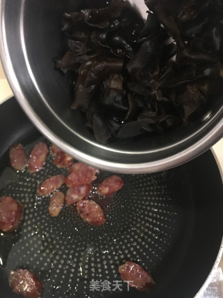 茴香杆黑木耳炒腊肠步骤8 茴香杆黑木耳炒腊肠步骤8