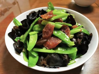 茴香杆黑木耳炒腊肠步骤11 茴香杆黑木耳炒腊肠步骤11