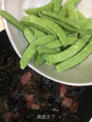 茴香杆黑木耳炒腊肠步骤9 茴香杆黑木耳炒腊肠步骤9