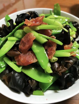 茴香杆黑木耳炒腊肠步骤12 茴香杆黑木耳炒腊肠步骤12