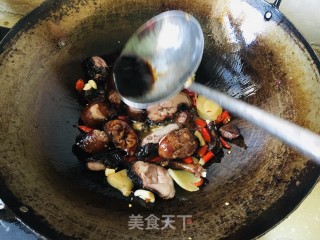 蒜苔炒酱油鸭步骤5