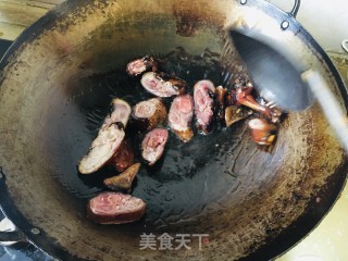 蒜苔炒酱油鸭步骤3