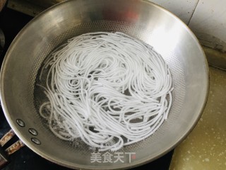 酸菜炒粉条步骤1