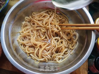 酸菜炒粉条步骤3