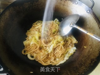 酸菜炒粉条步骤9