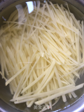 香芹炒土豆丝步骤3