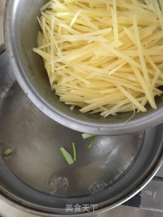 香芹炒土豆丝步骤6