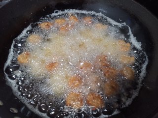 豆渣丸子步骤7
