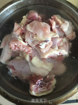 蒜苗炒鸡步骤1
