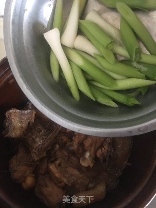 蒜苗炒鸡步骤6