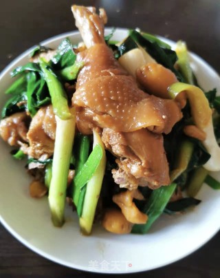蒜苗炒鸡步骤9