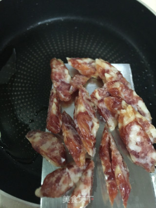 香芹荷兰豆炒腊肠步骤4