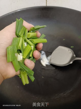 西蓝花炒蒜苗步骤3