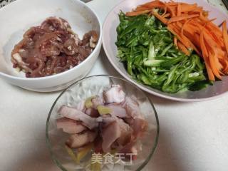 瘦肉炒青椒丝步骤1