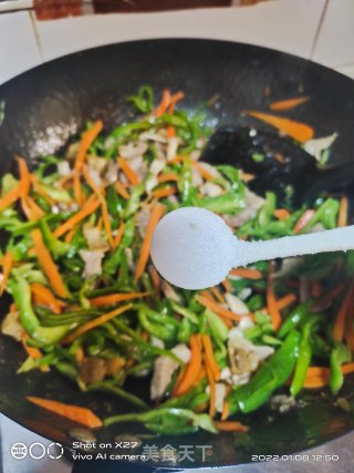 瘦肉炒青椒丝步骤6