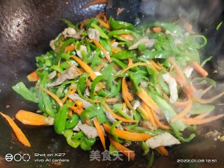 瘦肉炒青椒丝步骤7
