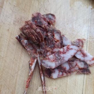 麻辣肠炒莴苣步骤3