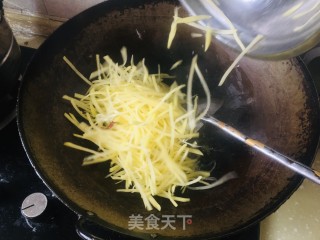 土豆丝炒酸菜步骤3