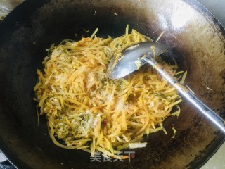 土豆丝炒酸菜步骤9