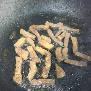 牛肉炒腐竹步骤3