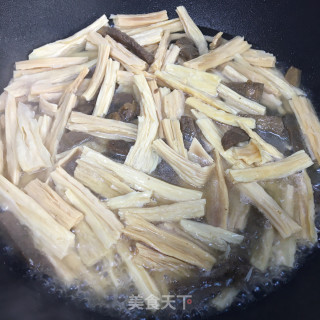 牛肉炒腐竹步骤4