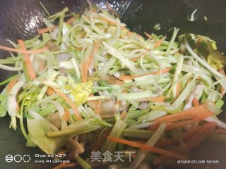 瘦肉丝炒芹菜步骤5